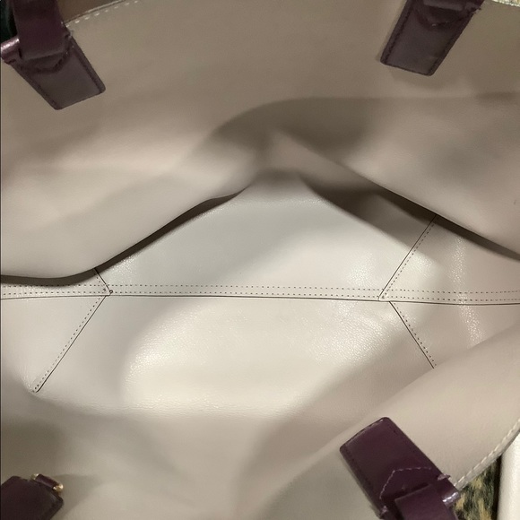 MICHAEL KORS LEATHER TOTE AND POUCH - Picture 4 of 11